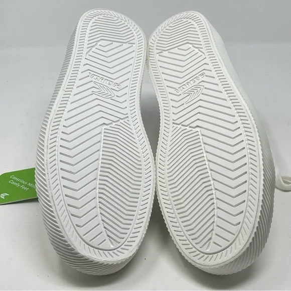 Cariuma OCA Low Shoes Womens 10 Mens 8.5 OffWhite Canvas Lace Up Sneakers